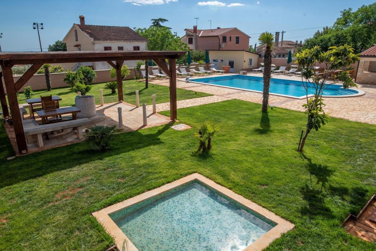 Via Flavia With Common Pool Labinci Exterior foto