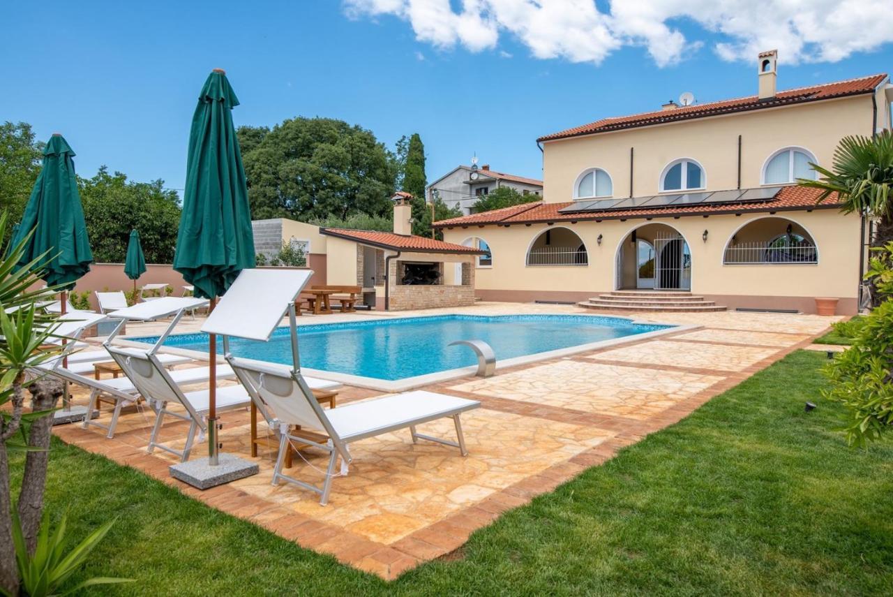 Via Flavia With Common Pool Labinci Exterior foto