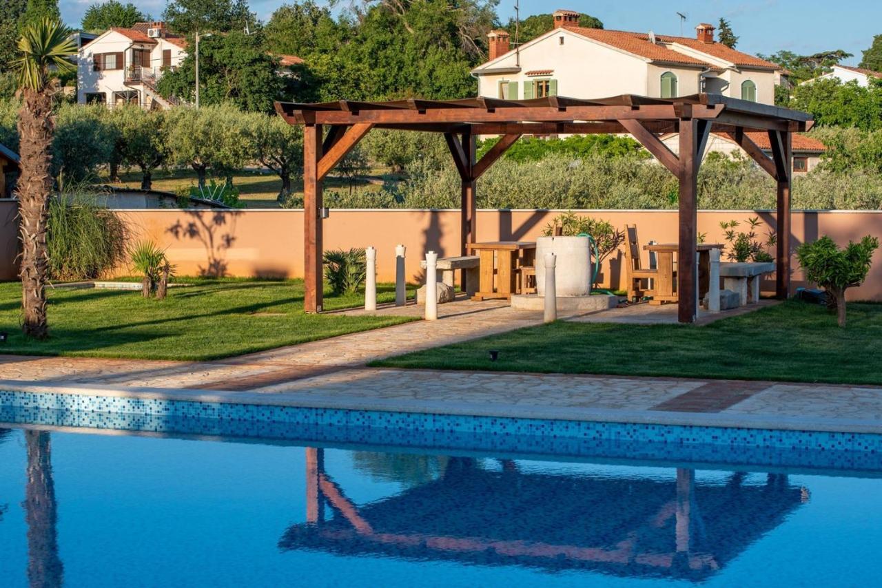 Via Flavia With Common Pool Labinci Exterior foto